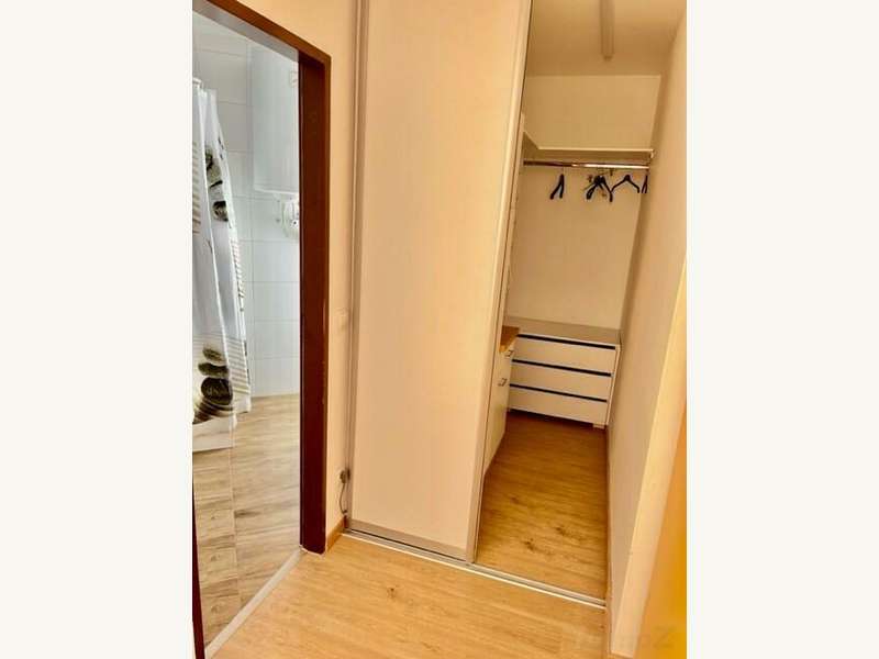 Zugang zum Bad und begehbarem Schrank... - Bild 3 von 9 Mietwohnung in 8010 - 3