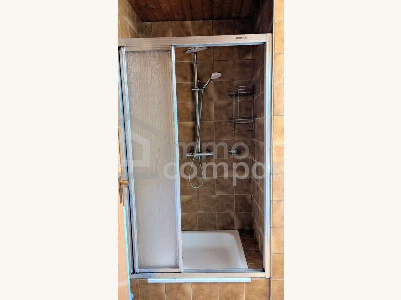 Badezimmer / Dusche - Bild 12 von 18 Mietwohnung in 6850 - 12