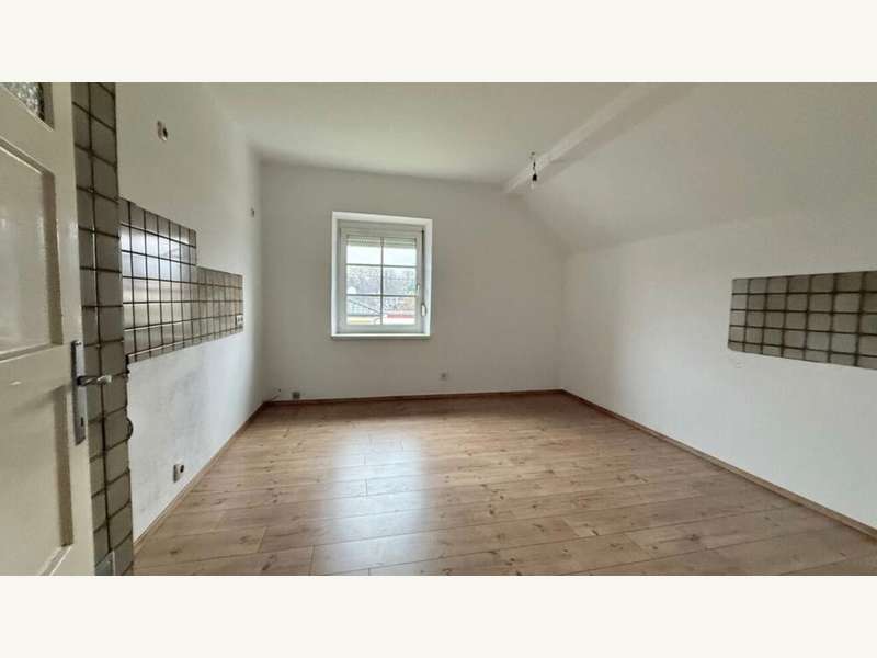 Dachgeschosswohnung in 9400  - 7