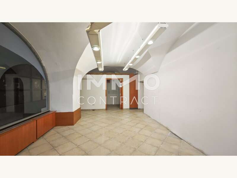 Geschäftslokal in 9900  - 1