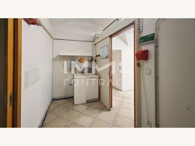 Geschäftslokal in 9900  - 3