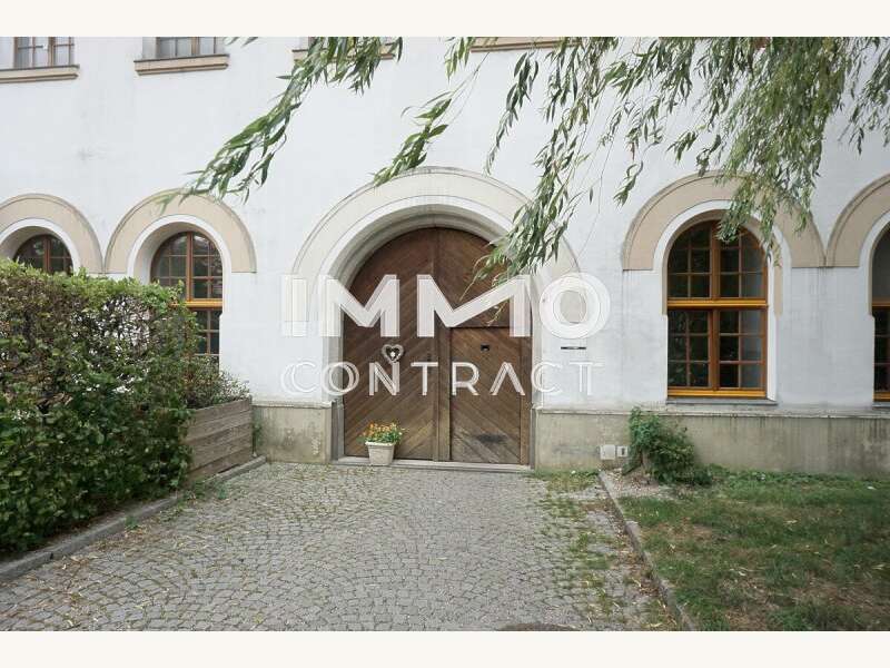 Dachgeschosswohnung in 4400  - 2