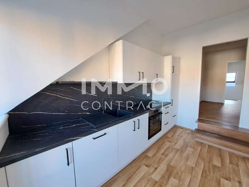 Dachgeschosswohnung in 8010  - 9