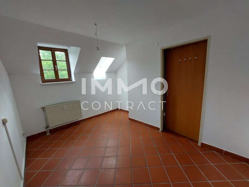 Dachgeschosswohnung in 4400  - 6