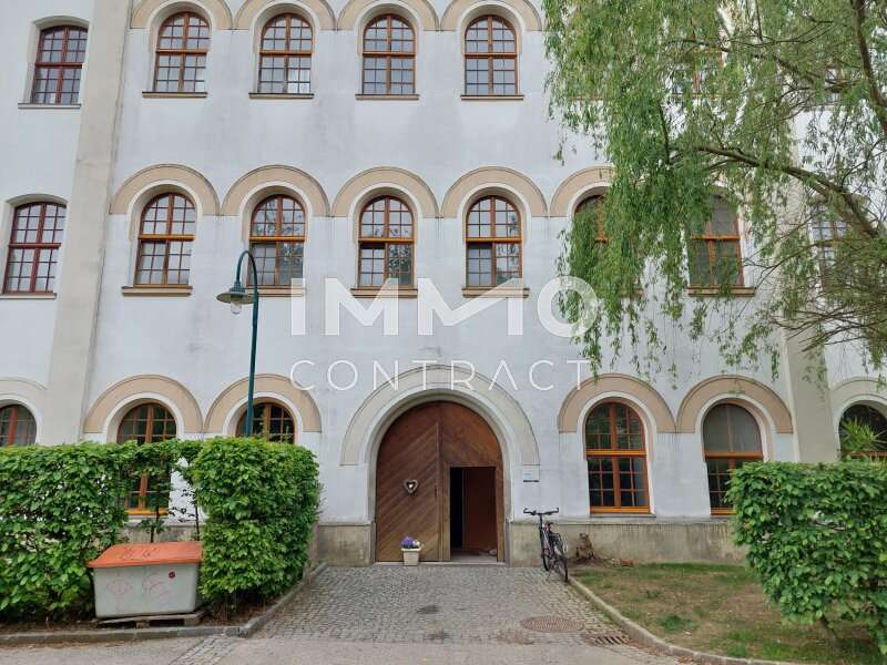 Dachgeschosswohnung in 4400  - 9