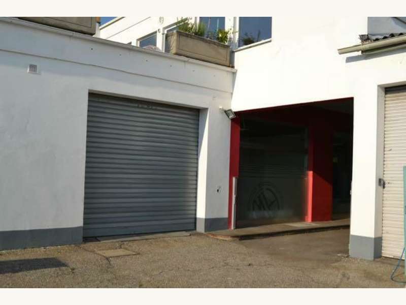 Einzelhandel in 8402  - 6