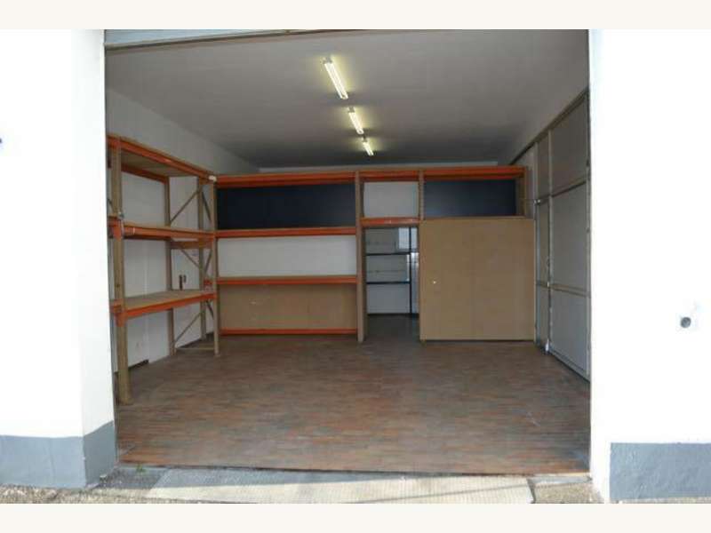 Einzelhandel in 8402  - 7