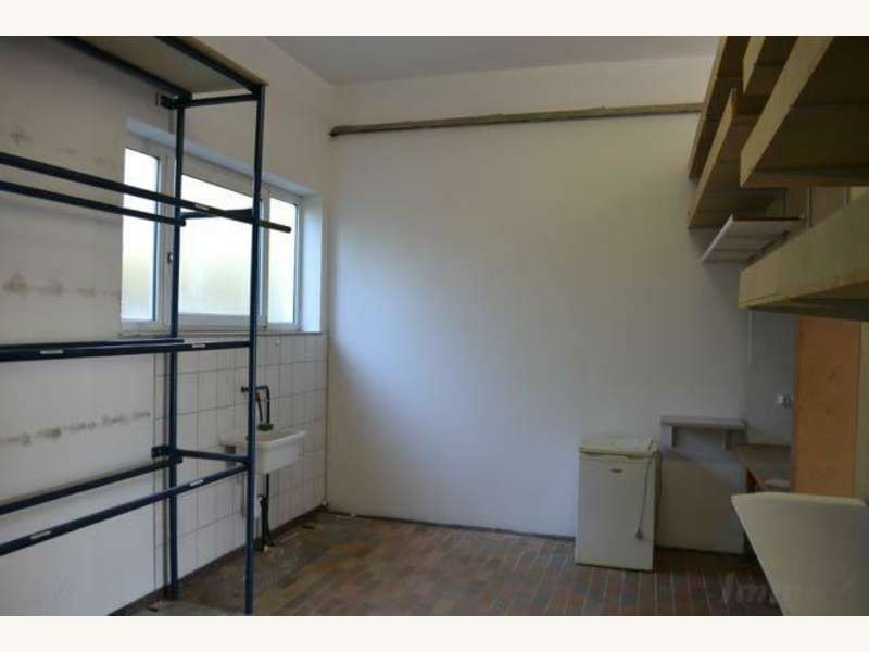 Einzelhandel in 8402  - 8