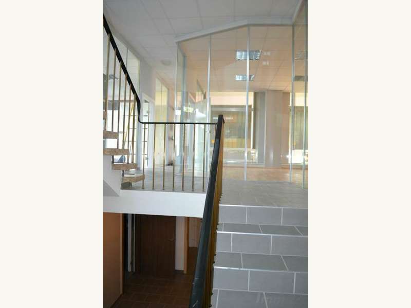 Einzelhandel in 8402  - 9