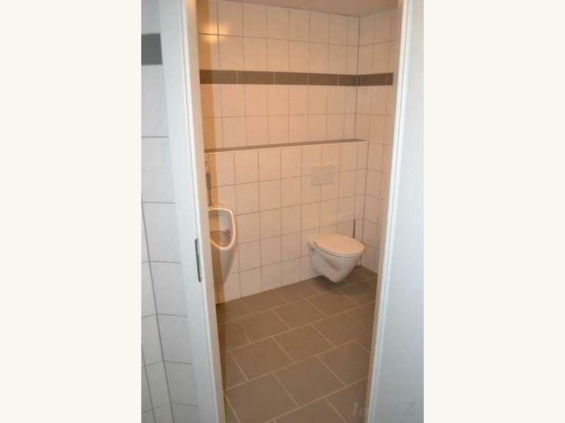 Einzelhandel in 8402  - 12