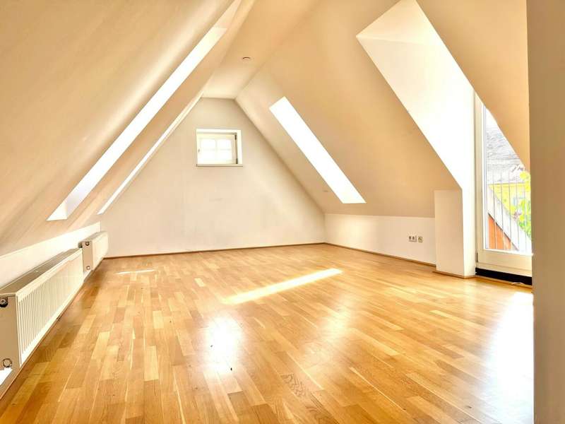 Dachgeschosswohnung in 8010  - 1