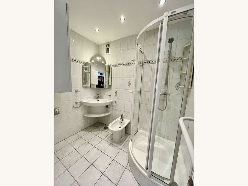 Bad mit Dusche und Bidet - Bild 15 von 17 Mietwohnung in 8020 - 15