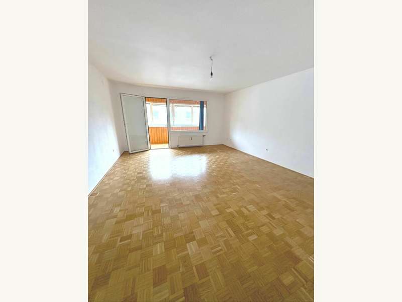 Wohnzimmer mit Ausgang auf die Loggia - Bild 1 von 24 Mietwohnung in 8010 - 1