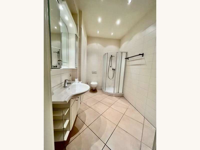 Bad mit Dusche, WC und Waschmaschinen-Anschluss - Bild 7 von 13 Mietwohnung in 8020 - 7