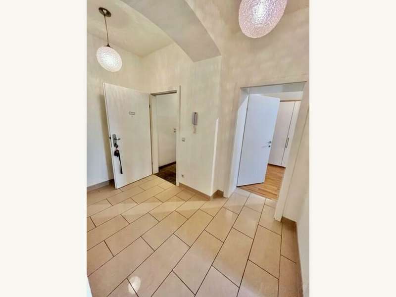 Vorraum - Blick zum kl. Zimmer und Eingang/Stiegenhaus - Bild 10 von 13 Mietwohnung in 8020 - 10