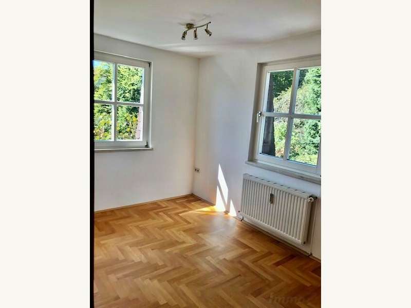 Dachgeschosswohnung in 8044  - 9
