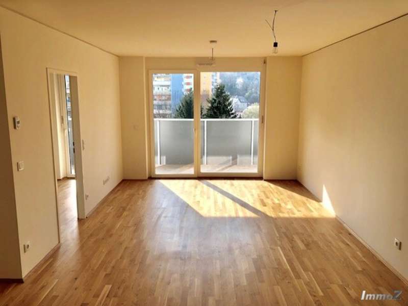 Wohnzimmer mit Ausgang auf die West-Terrasse - Bild 3 von 16 Mietwohnung in 8052 - 3