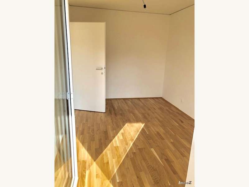 Blick von Terrasse ins Schlafzimmer - Bild 7 von 16 Mietwohnung in 8052 - 7