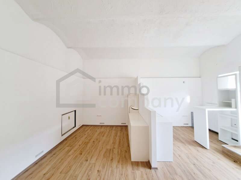 Einzelhandel in 8200  - 1