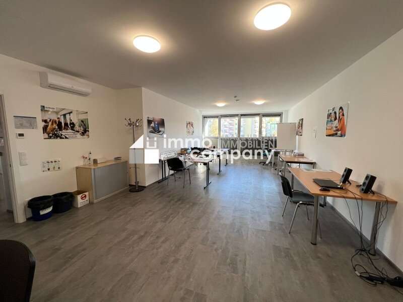 Büro/Praxis in 2700  - 6