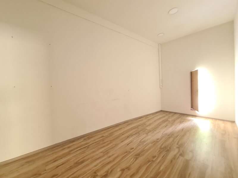 Einzelhandel in 8480  - 5