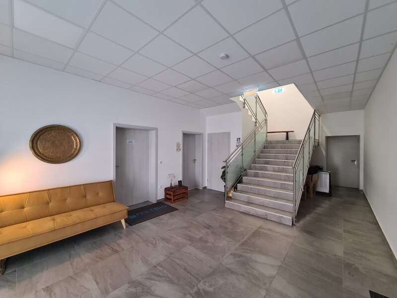 Büro/Praxis in 8472  - 5