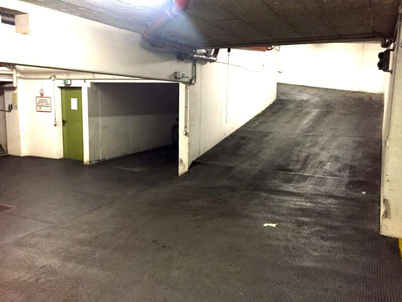 Doppelgarage in 1050  - 3
