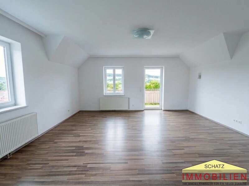 Wohnzimmer - Bild 2 von 13 Mietwohnung in 2560 - 2
