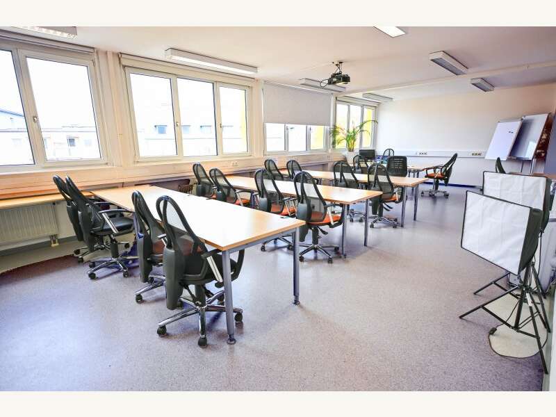 Büro/Praxis in 9020  - 11